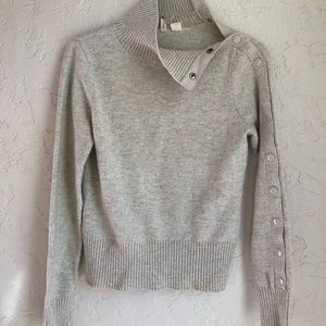 Side button gray and cream sweater